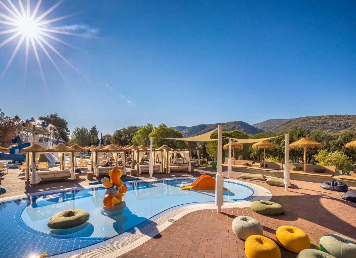 Valamar Amicor Resort Stari Grad  Bagian luar foto