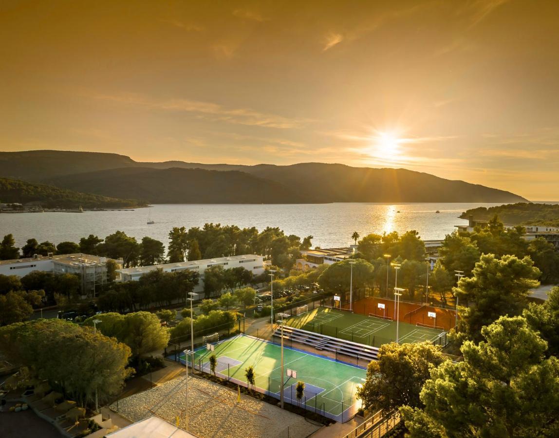 Valamar Amicor Resort Stari Grad  Bagian luar foto