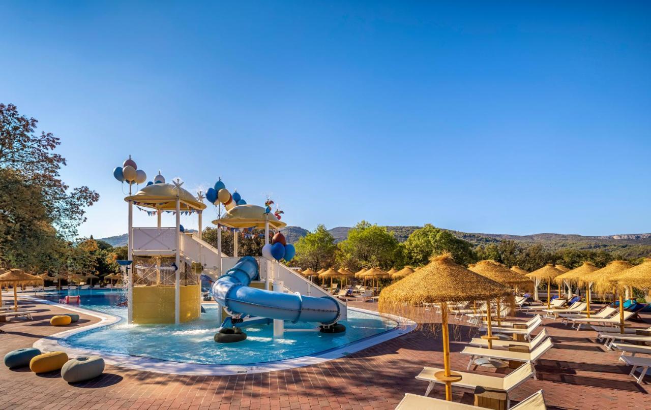 Valamar Amicor Resort Stari Grad  Bagian luar foto