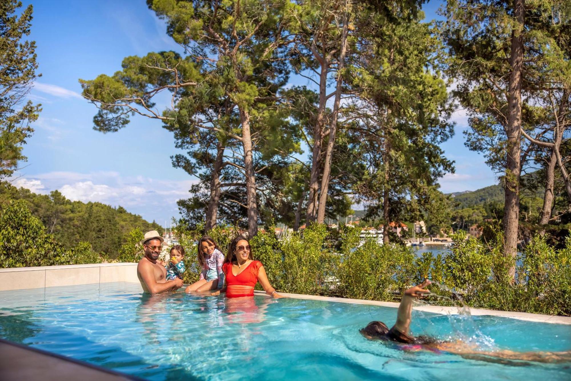 Valamar Amicor Resort Stari Grad  Bagian luar foto